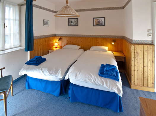 in Bad Gastein Twin room in the Tannenburg in Bad Gastein