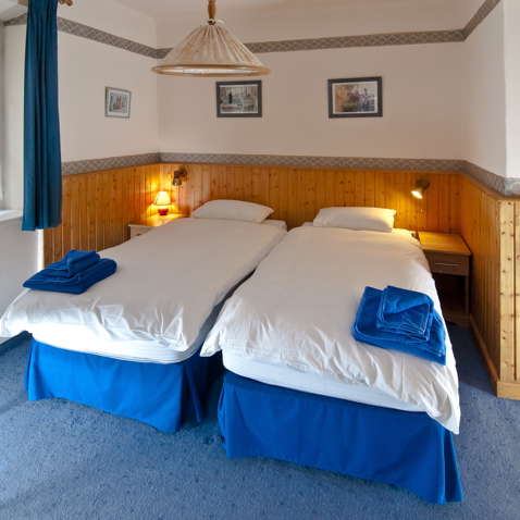 in Bad Gastein Twin room in the Tannenburg in Bad Gastein