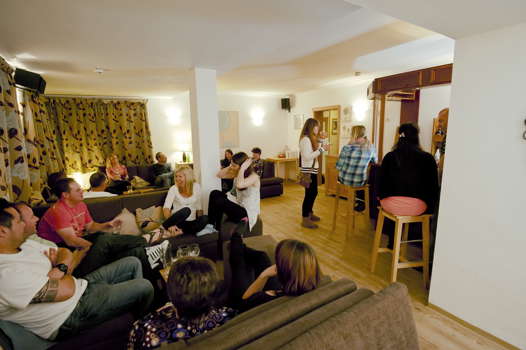 The lounge and bar in the Chalet-Hotel Christina