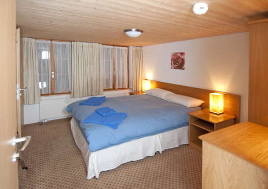 in Lauterbrunnen Double bedroom in Chalet Rosa