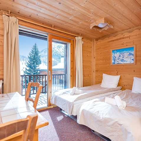 Family room with balcony in the Chalet-Hotel Lucille 