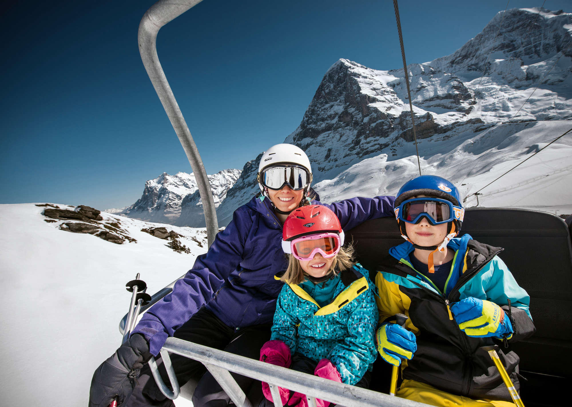 in Lauterbrunnen Family skiing in Lauterbrunnen