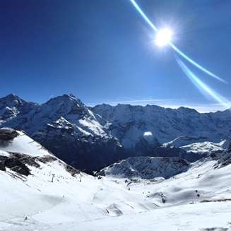 Snow-covered slopes and mountain panorama on the Schilthorn ski route above Lauterbrunnen