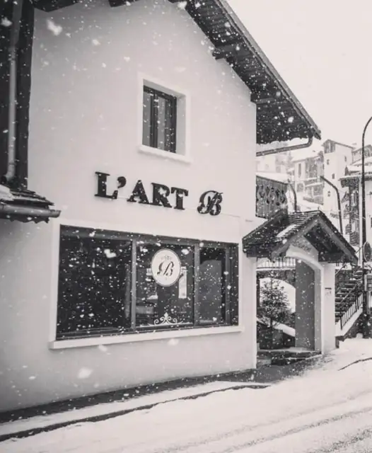 Outside L’Art B Saint-Martin-de-Belleville