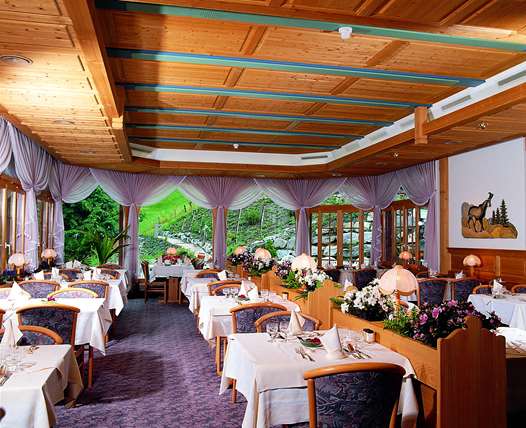 The dining room in the Hotel Silberhorn Lauterbrunnen