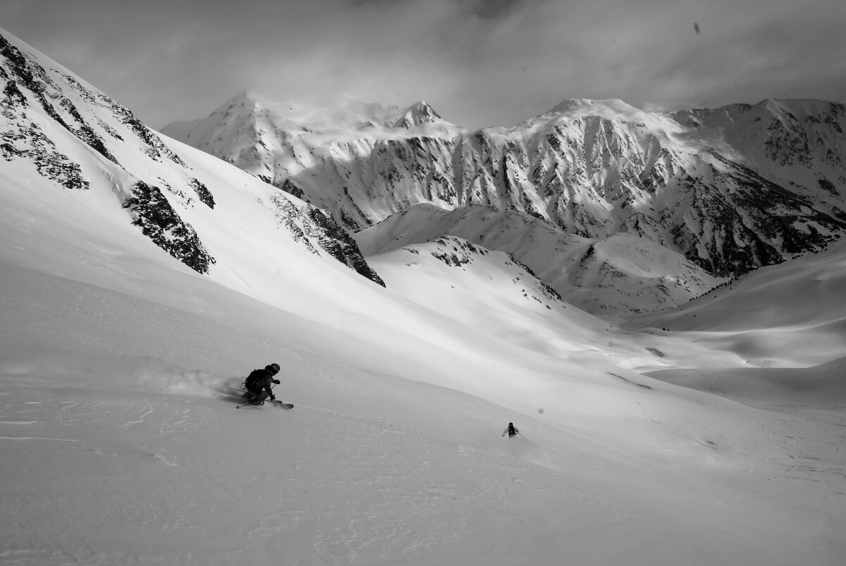 Powder heli-skiing pyrenees
